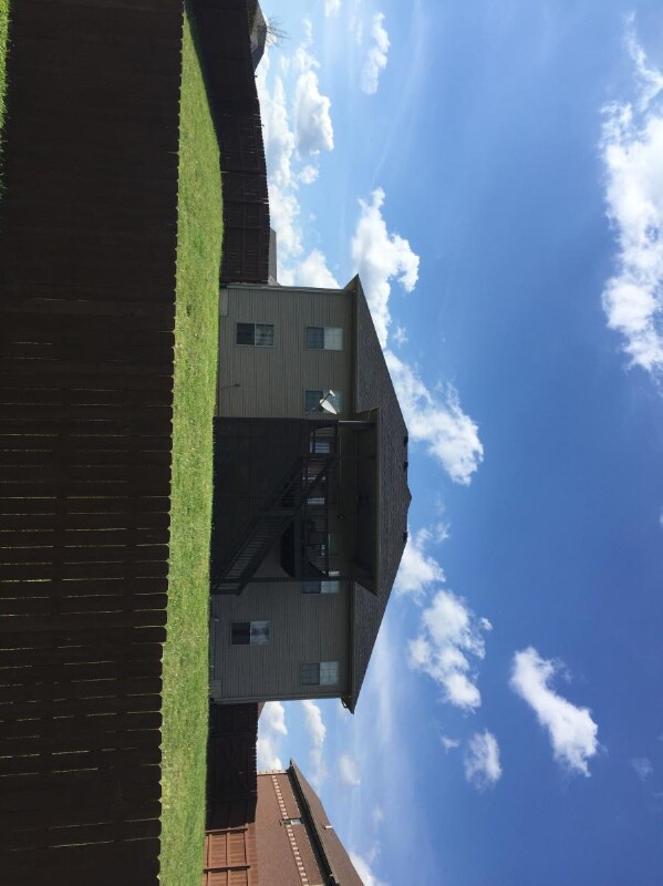 Foto del edificio - 302 Willow Crossing Ct