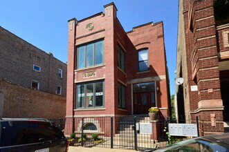 Building Photo - 2554 W Augusta Blvd