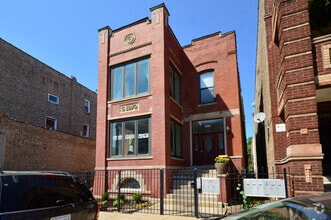 Building Photo - 2554 W Augusta Blvd