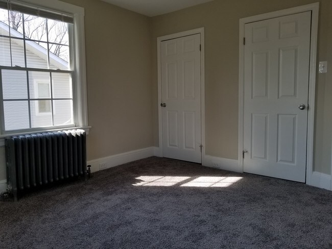 Building Photo - Stunning Renovated Colonial