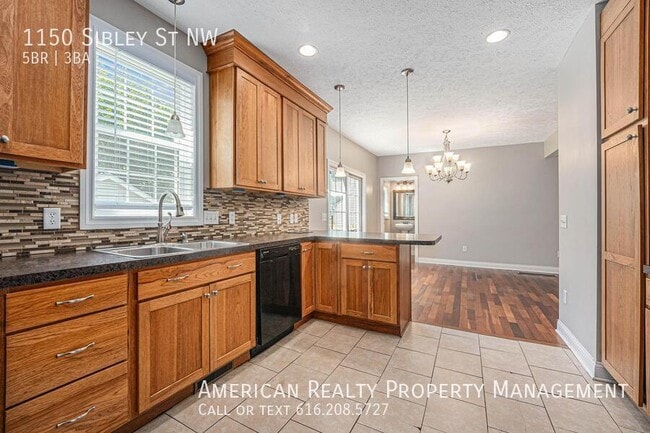 Building Photo - 1150 Sibley St NW