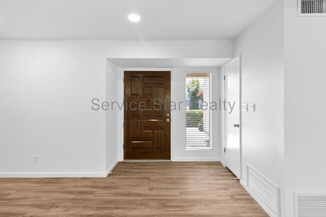 Foto del edificio - 7320 E Rose Ln