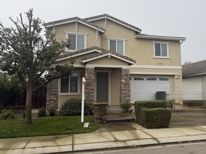 Foto del edificio - 4 bedroom 2.5 baths: formal living/dining