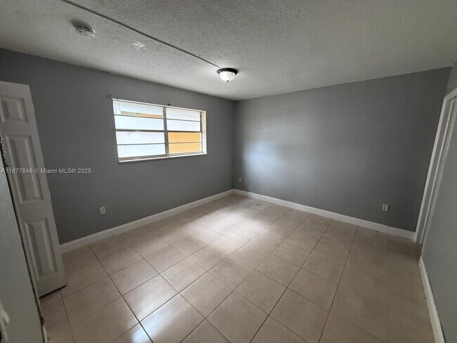 Foto del edificio - 575 W 69th St