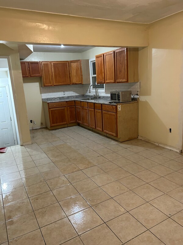 Foto del edificio - 8898 Prest St