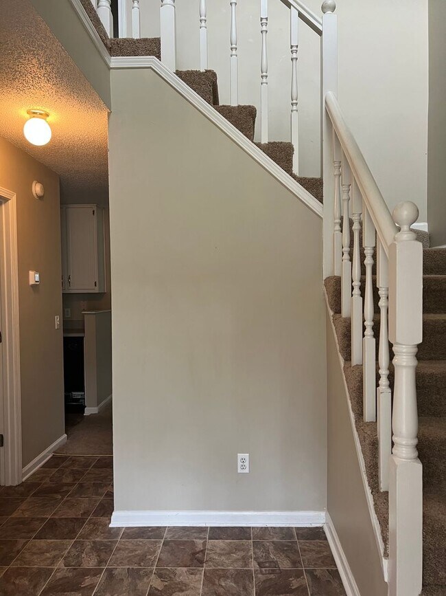 Foto del edificio - 334 Candlebrook Dr
