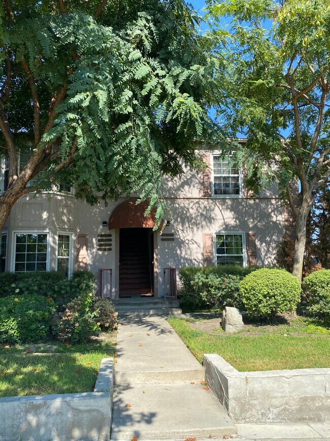 Front view - 312 N Kenwood St