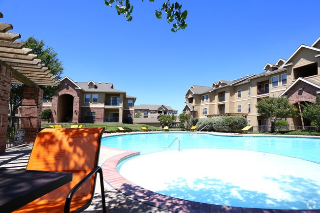 Building Photo - Plum Creek