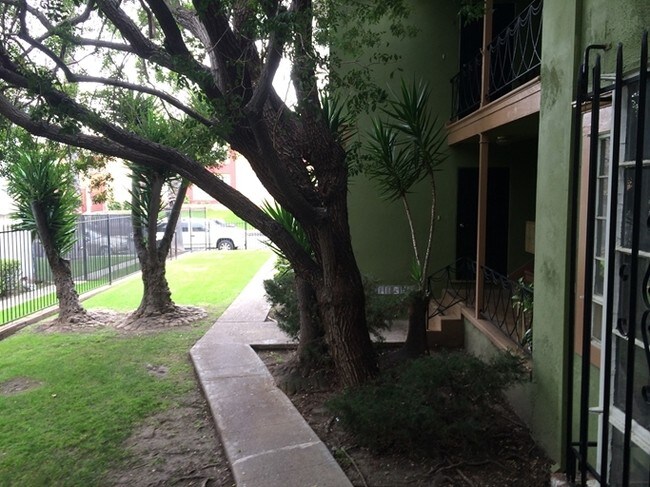 Foto del edificio - 4161 Somerset Dr