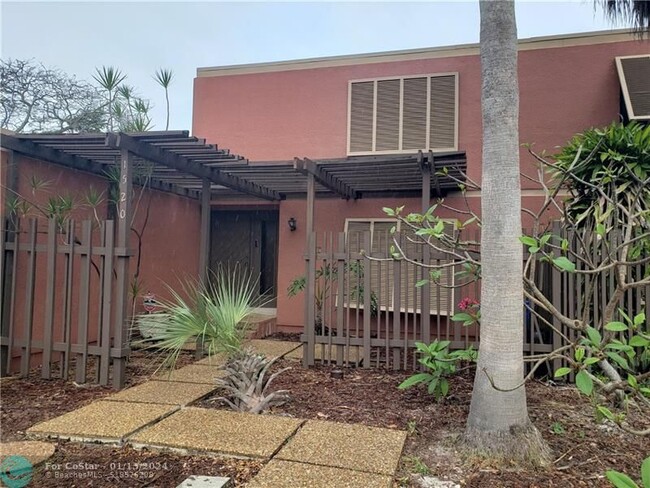 Building Photo - 1520 Hammock Ln