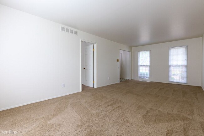 Foto del edificio - 4 br, 2.5 bath House - 4421 Walnut Woods Dr