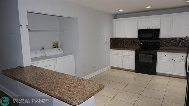 Foto del edificio - 9657 Riverside Dr