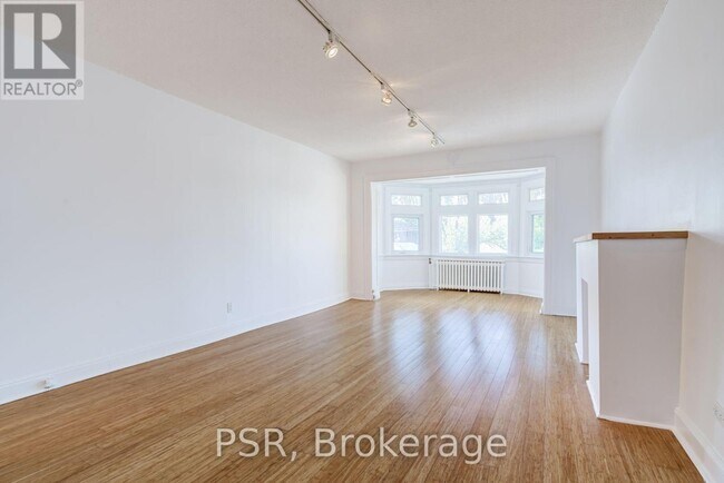 Building Photo - 1599 Bathurst St