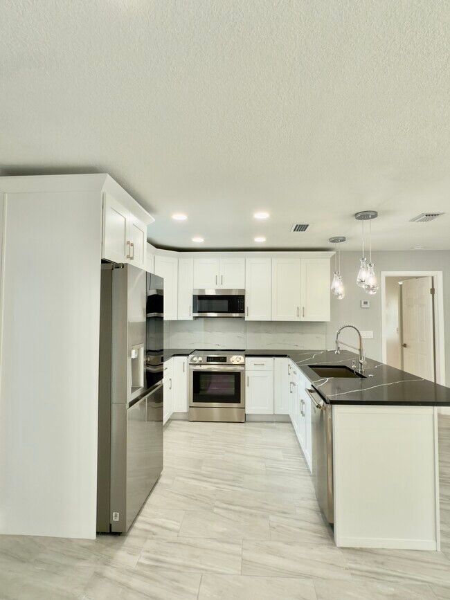 Foto del edificio - 409 Evergreen Dr