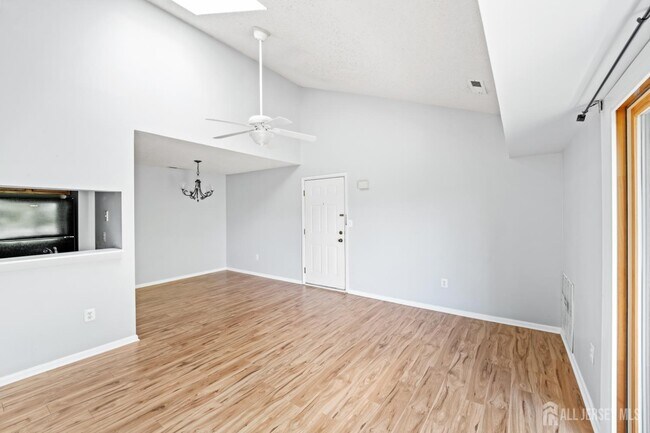 Foto del edificio - 307 Ravens Crest Dr