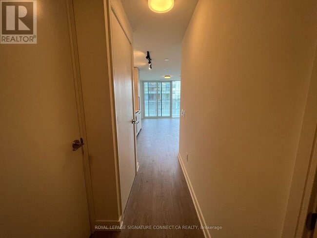 Photo du bâtiment - 425-425 Front St E