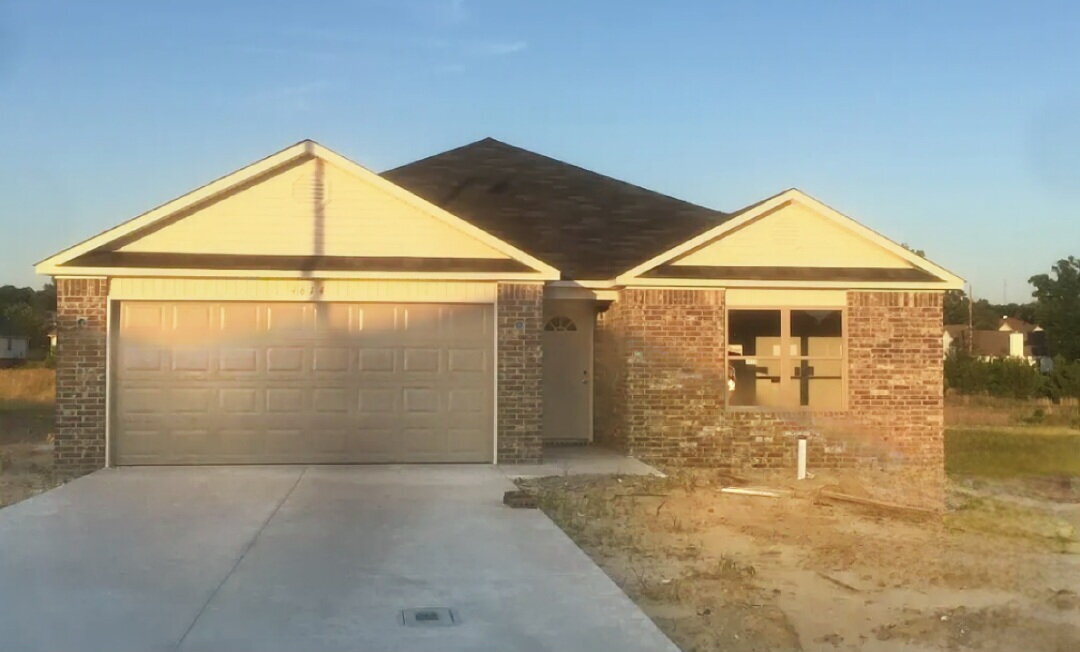 Building Photo - "Charming 3-Bed Home with Granite Touches ...