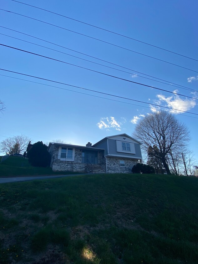 Foto principal - 2224 E River Ave