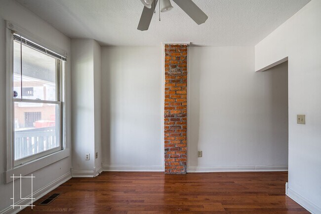 Foto del edificio - 193-195 Greenwood Ave