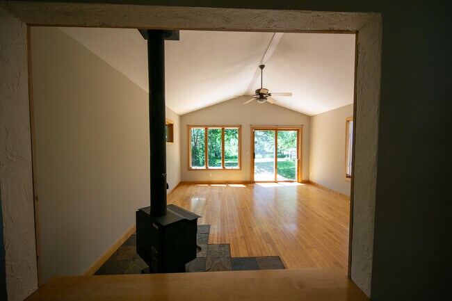 Foto del edificio - 107 Riverside Dr