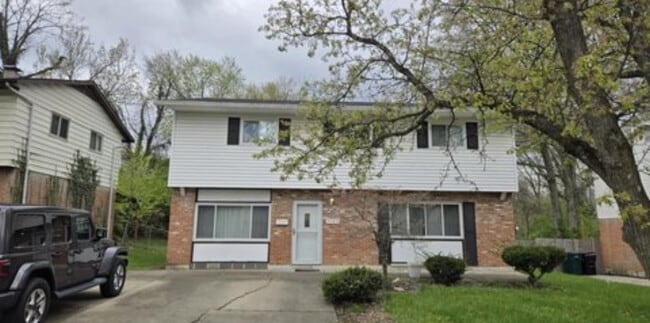 Building Photo - 5589 Goldenrod Dr