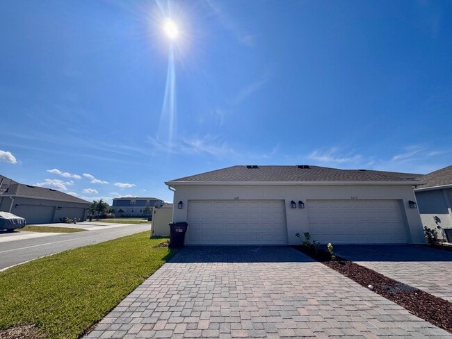 Building Photo - MOVE-IN SPECIAL!! 3 Bedroom, 2.5 Bath Newly Built Corner Unit Townhome in Tohoqua!