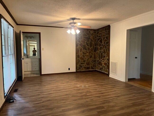 Foto del edificio - 324 Chambers Rd