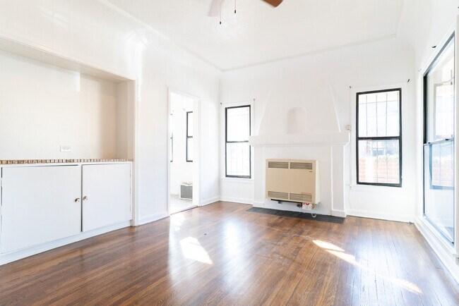 Building Photo - 5942 Willoughby Ave