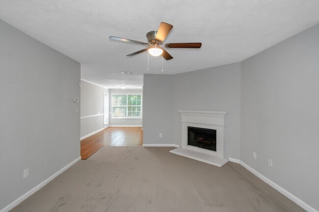 Foto del edificio - Stunning 4-Bedroom, 3-Bathroom Home
