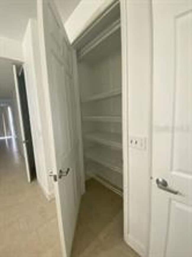 Building Photo - 609 Elmhurst Ct