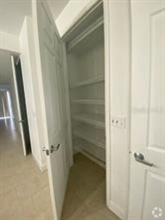 Building Photo - 609 Elmhurst Ct