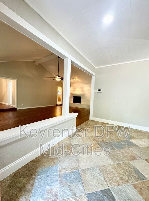Building Photo - 1608 Durham Dr