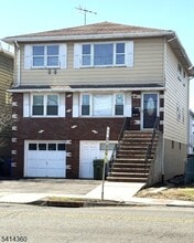 Building Photo - 900 S Park St