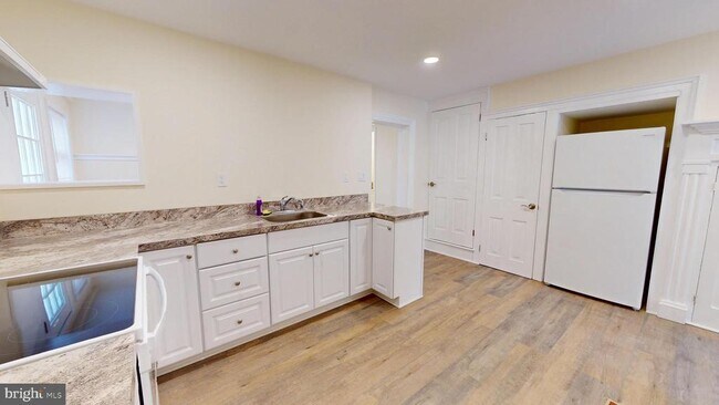 Foto del edificio - 824 Kintner Rd