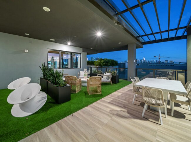 Foto del edificio - 92 NW 28th St