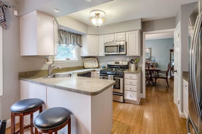 Building Photo - 3 Knotty Oak Dr