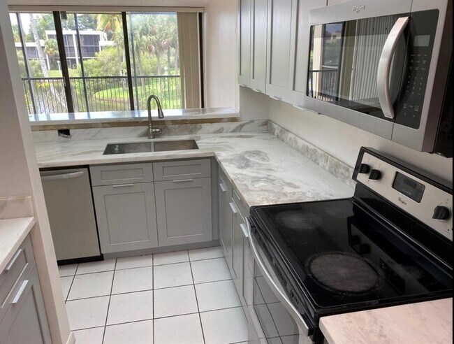 Building Photo - 2900 SW 87th Terrace