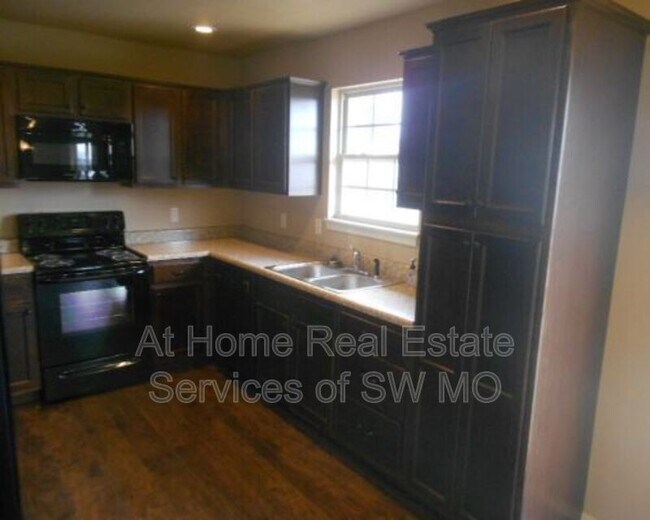 Foto del edificio - 3236 N Travis Ave