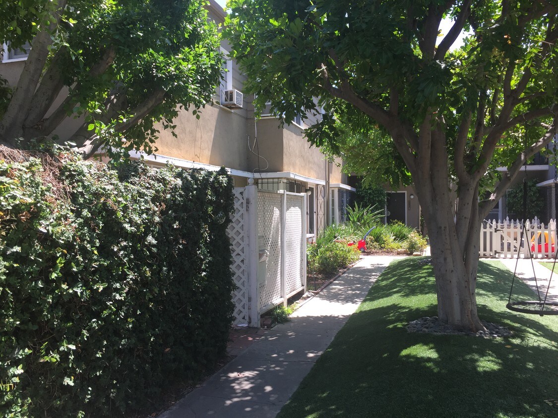 Primary Photo - 6512 W Olympic Blvd