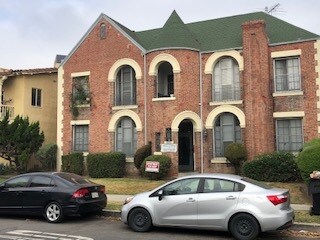 Building Photo - 335 S Cochran Ave