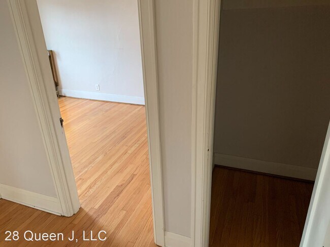 Building Photo - 1 br, 1 bath Apartment - 230 NE 28th Ave.