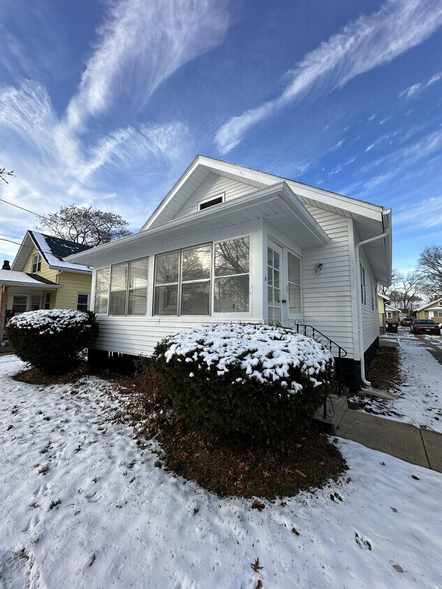 1315 Yonge St, Rockford, IL 61103 House Rental in Rockford, IL