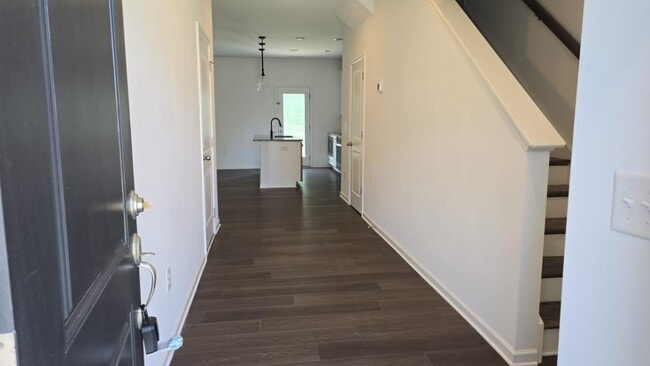 Building Photo - 3315 Oak Pass Dr