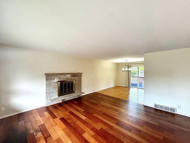 Foto del edificio - 170 154th Pl NE