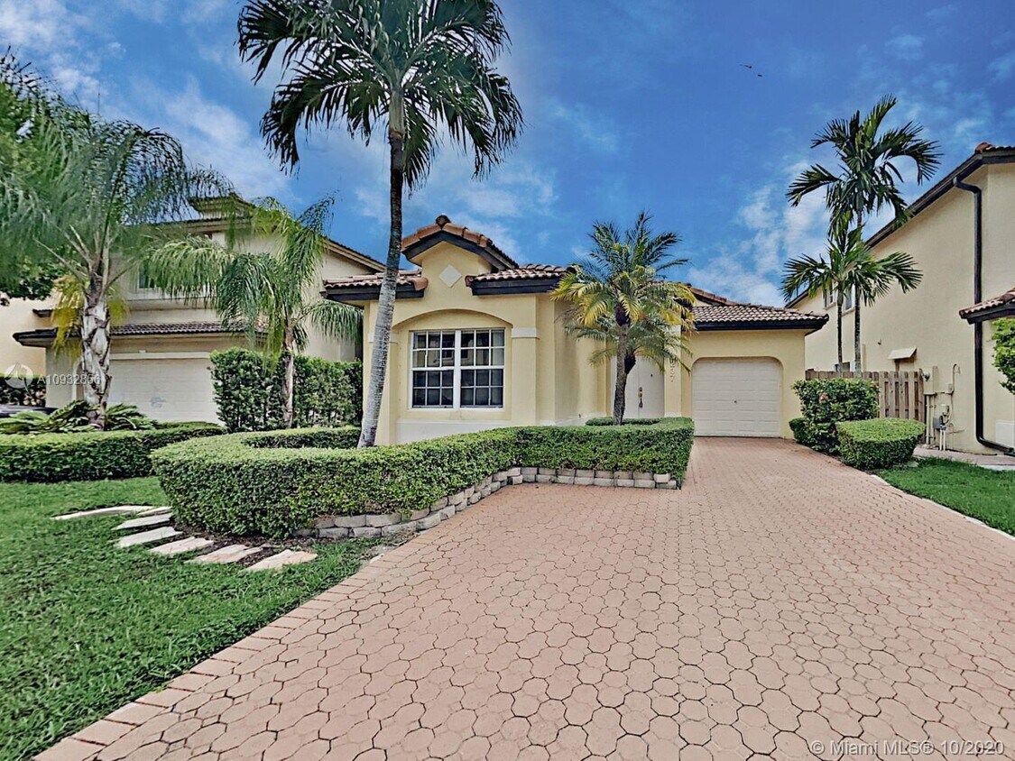 5237 NW 112th Ct, Doral, FL 33178 House for Rent in Doral, FL