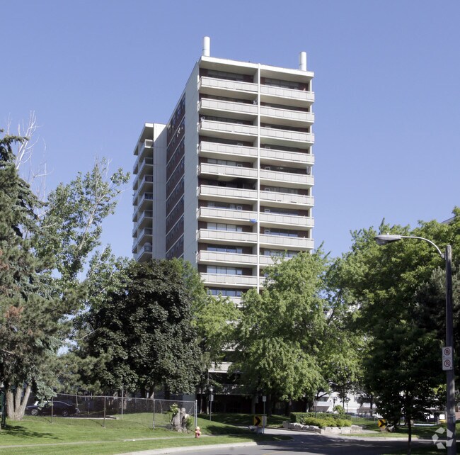 Foto principal - Surrey Lane Apartments