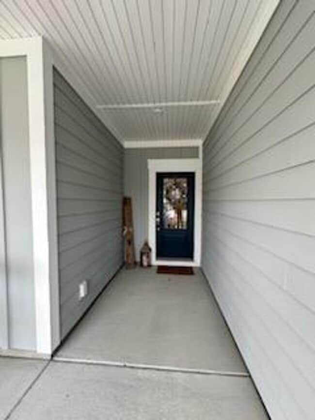 Building Photo - 275 Malind Bluff Dr