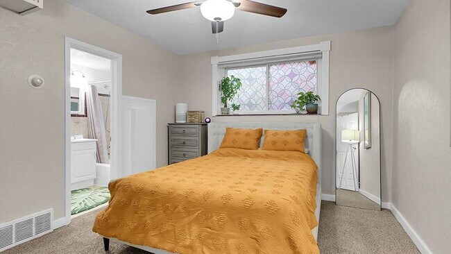Building Photo - $1,345.95, 1 Beds - 1 Bath, Condo in Denver with Onsite Laundry!