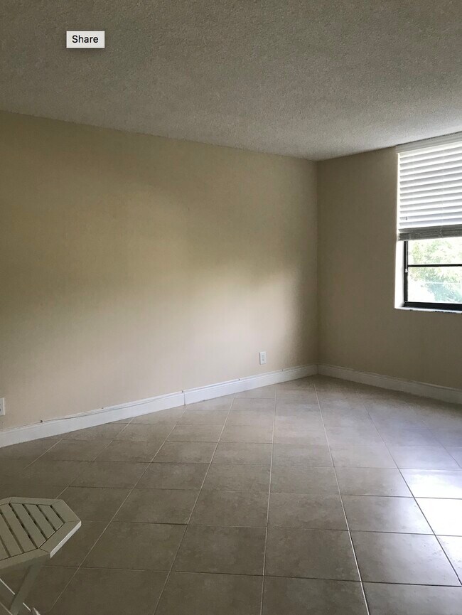 Bedroom with East-Facing Windows) - 3000 N Ocean Blvd