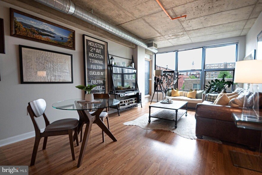 Foto principal - 2750 14th St NW
